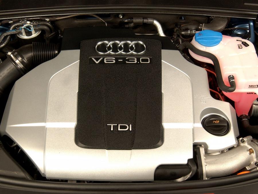 Моторный отсек Audi A6 3.0 TDI Quattro Sedan (4F, C6) 2005 года  (ZA) (фото 2 из 6)